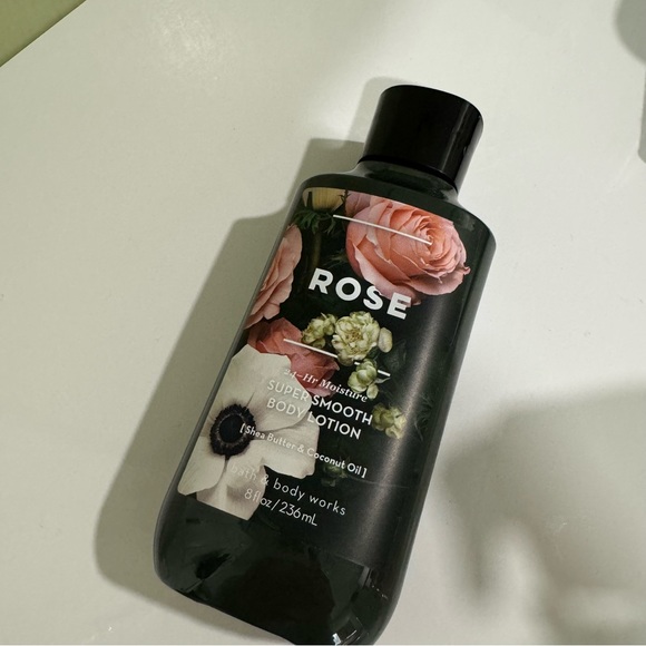 Bath & Body Works Rose 24-Hr Moisture Super Smooth Body Lotion - Picture 2 of 3